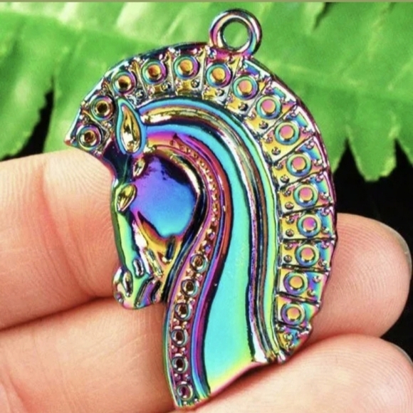 New Rainbow Plated Silver Carved Horse Pendant. - Picture 2 of 6